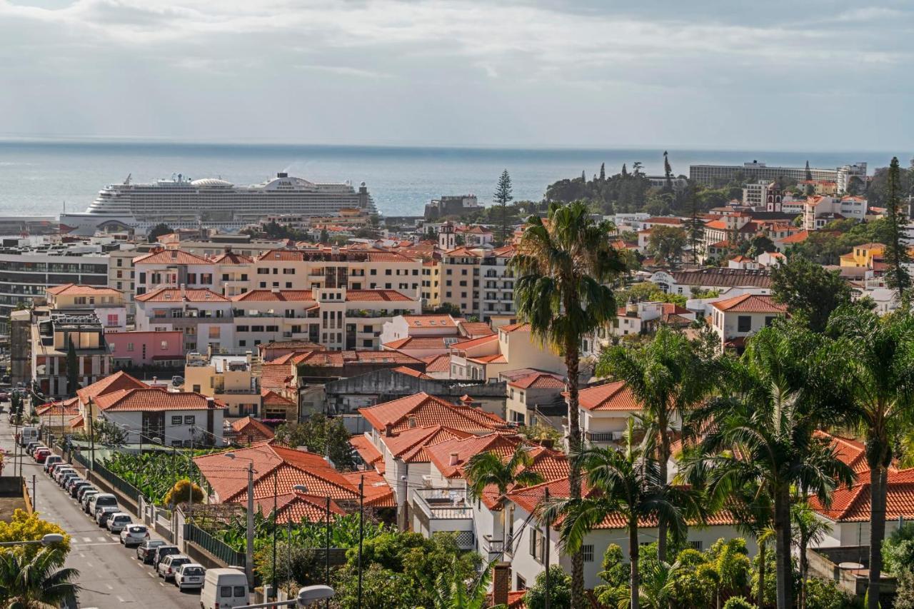 Comboio I By An Island Apart Funchal  Luaran gambar