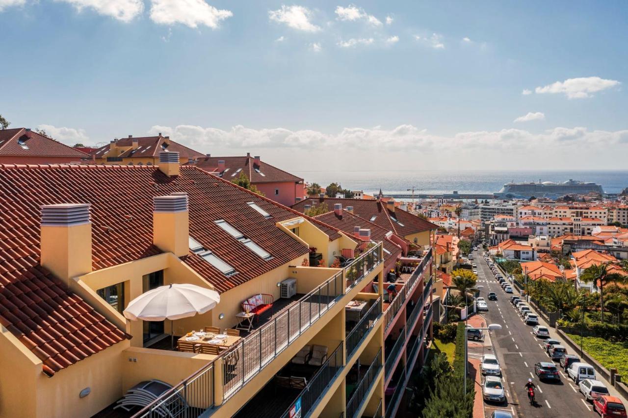 Comboio I By An Island Apart Funchal  Luaran gambar